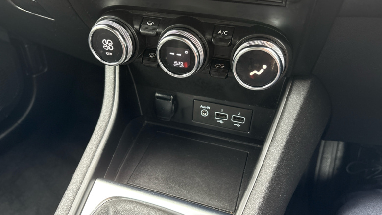 Renault Captur 1.0 TCE 100 Iconic 5dr Petrol Hatchback